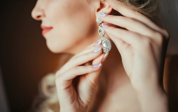 Women jewelleries areq235