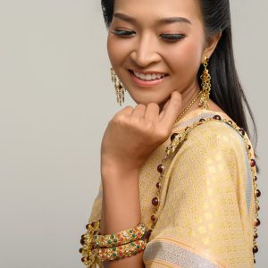 Women jewelleries aef3697